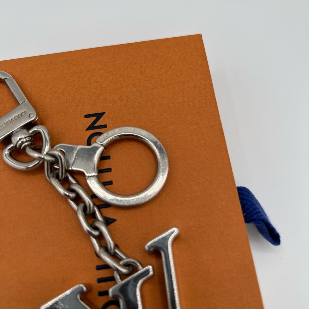 Louis Vuitton keychain/Charm in box - Picture 3 of 6